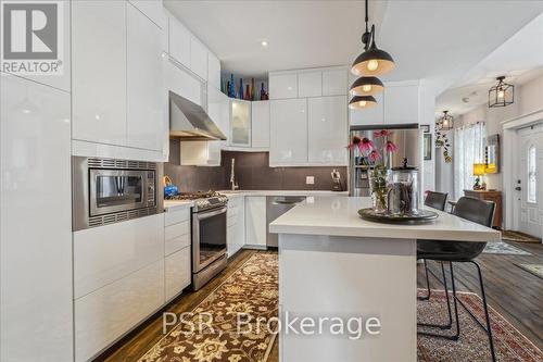 109 Ontario Avenue, Hamilton (Stinson), ON - Indoor Photo Showing Kitchen With Upgraded Kitchen