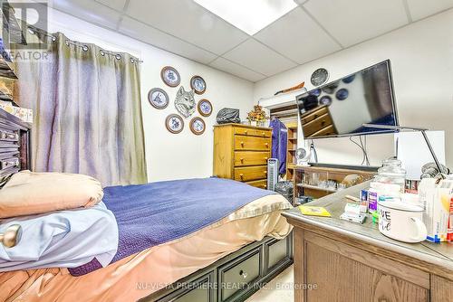 1085 Frances Street, London, ON - Indoor Photo Showing Bedroom