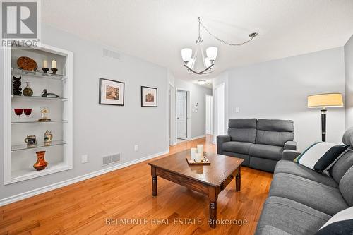 21 Caleche Avenue, Clarington (Courtice), ON - Indoor Photo Showing Living Room