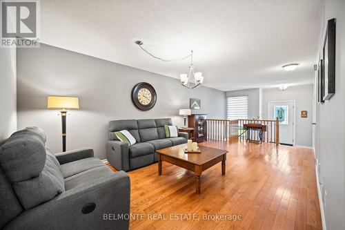 21 Caleche Avenue, Clarington (Courtice), ON - Indoor Photo Showing Living Room