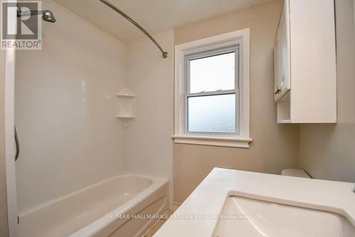 576 King George Street, Peterborough (Otonabee), ON - Indoor Photo Showing Bathroom