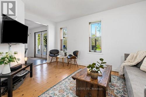 986 Black Road, Prince Edward County (Sophiasburgh), ON - Indoor Photo Showing Living Room