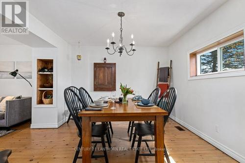 986 Black Road, Prince Edward County (Sophiasburgh), ON - Indoor Photo Showing Dining Room