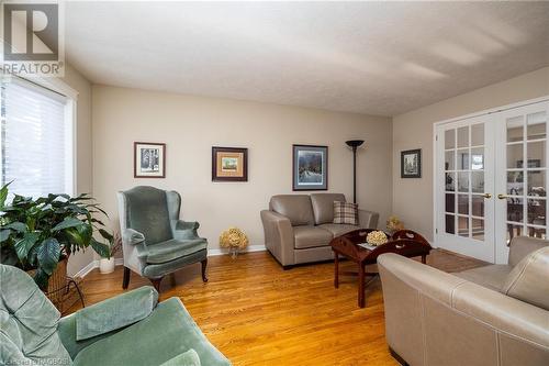 433 8Th Avenue A E, Owen Sound, ON - Indoor Photo Showing Living Room