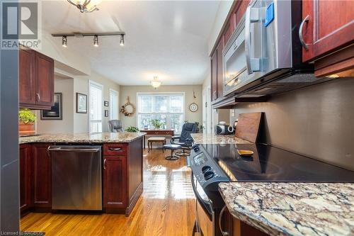 433 8Th Avenue A E, Owen Sound, ON - Indoor Photo Showing Kitchen With Upgraded Kitchen