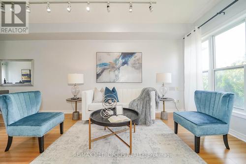 D - 4177 Lawrence Avenue E, Toronto, ON - Indoor Photo Showing Living Room