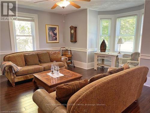 319928 Kemble Rock Road, Georgian Bluffs, ON - Indoor Photo Showing Living Room