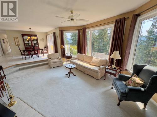 150 Deerview Crescent, Princeton, BC - Indoor Photo Showing Living Room