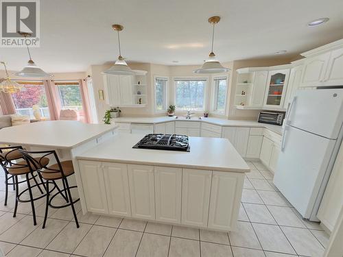 150 Deerview Crescent, Princeton, BC - Indoor Photo Showing Kitchen