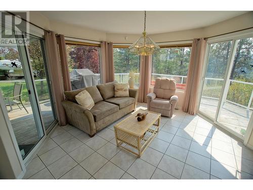 150 Deerview Crescent, Princeton, BC - Indoor Photo Showing Living Room