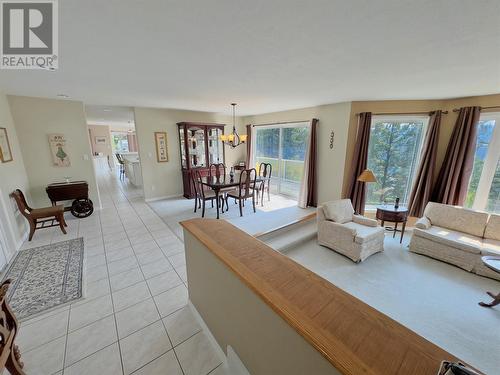 150 Deerview Crescent, Princeton, BC - Indoor Photo Showing Living Room