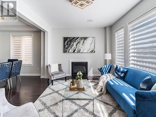 3 Frampton Road, Brampton, ON - Indoor Photo Showing Living Room