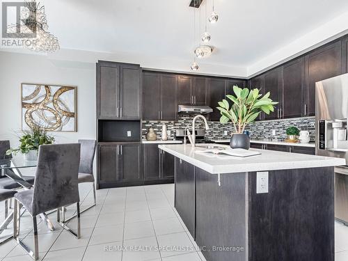 3 Frampton Road, Brampton (Northwest Brampton), ON - Indoor Photo Showing Kitchen With Upgraded Kitchen