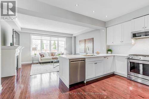 3301 Stalybridge Drive, Oakville (Palermo West), ON - Indoor Photo Showing Kitchen With Stainless Steel Kitchen