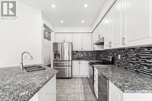 9 Owens Road, Brampton (Credit Valley), ON - Indoor Photo Showing Kitchen With Double Sink With Upgraded Kitchen