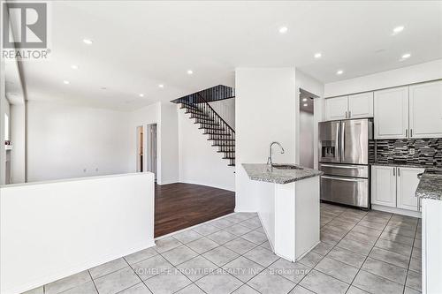 9 Owens Road, Brampton (Credit Valley), ON - Indoor Photo Showing Kitchen With Upgraded Kitchen