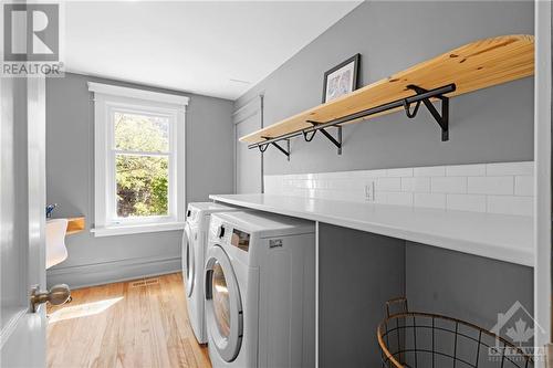 211 Hickory Street, Ottawa, ON - Indoor Photo Showing Laundry Room