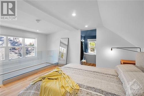 211 Hickory Street, Ottawa, ON - Indoor Photo Showing Bedroom