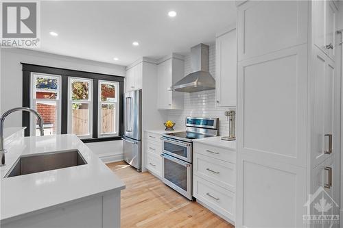 211 Hickory Street, Ottawa, ON - Indoor Photo Showing Kitchen With Upgraded Kitchen