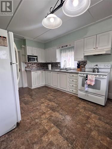 317 Main Street, Sunnyside, NL - Indoor Photo Showing Kitchen