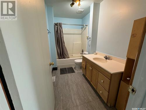 693 Princess Street, Regina, SK - Indoor Photo Showing Bathroom