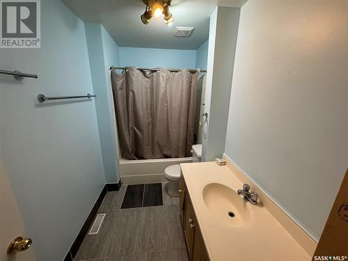 693 Princess Street, Regina, SK - Indoor Photo Showing Bathroom