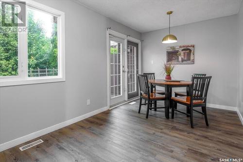 E 2 Lincoln Drive, Regina, SK - Indoor Photo Showing Dining Room