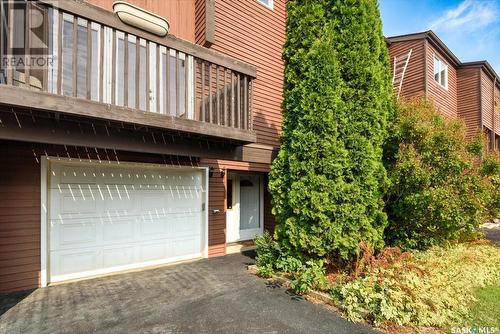 E 2 Lincoln Drive, Regina, SK - Outdoor With Balcony