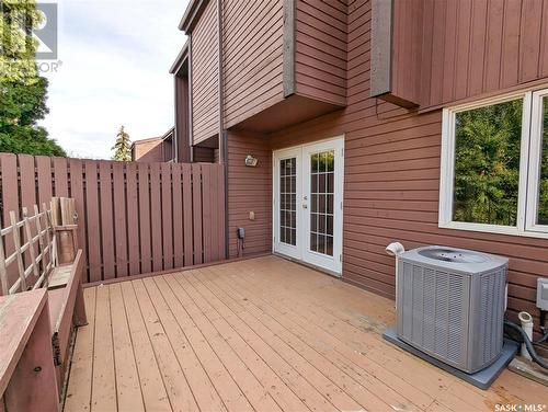 E 2 Lincoln Drive, Regina, SK - Outdoor With Deck Patio Veranda With Exterior