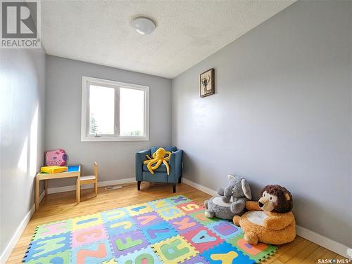 E 2 Lincoln Drive, Regina, SK - Indoor Photo Showing Bedroom