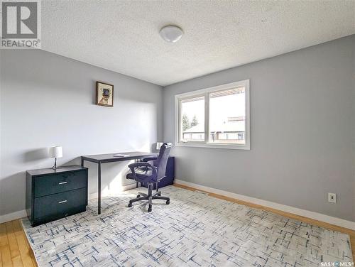 E 2 Lincoln Drive, Regina, SK - Indoor Photo Showing Office