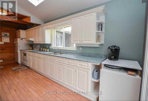 13924 Kennedy Road, Caledon, ON - Indoor Photo Showing Kitchen With Double Sink