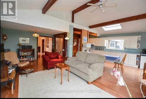 13924 Kennedy Road, Caledon, ON - Indoor Photo Showing Living Room