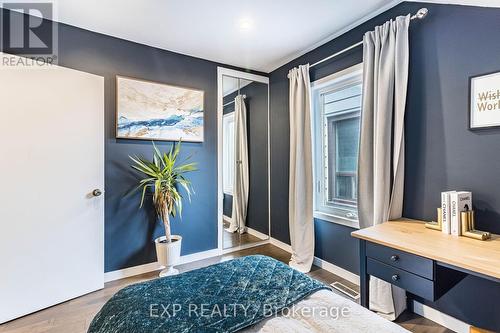 212 Sixth Street, Toronto (New Toronto), ON - Indoor Photo Showing Bedroom