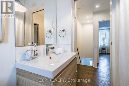 212 Sixth Street, Toronto (New Toronto), ON - Indoor Photo Showing Bathroom