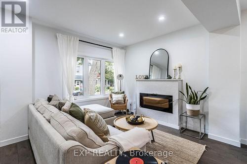 212 Sixth Street, Toronto (New Toronto), ON - Indoor Photo Showing Living Room With Fireplace