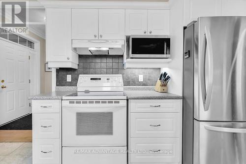 417 Hyde Park Road, London, ON - Indoor Photo Showing Kitchen