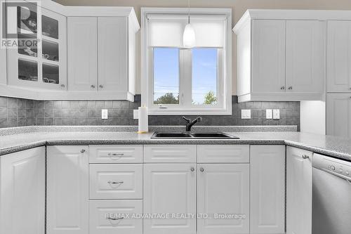 417 Hyde Park Road, London, ON - Indoor Photo Showing Kitchen With Double Sink