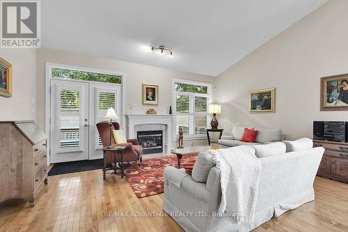 417 Hyde Park Road, London, ON - Indoor Photo Showing Living Room With Fireplace