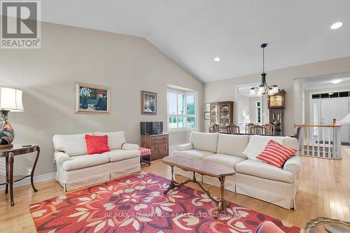 417 Hyde Park Road, London, ON - Indoor Photo Showing Living Room