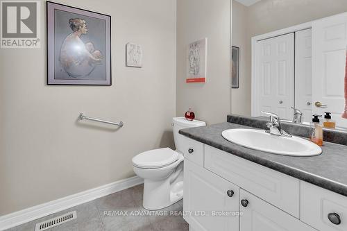 417 Hyde Park Road, London, ON - Indoor Photo Showing Bathroom