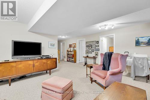 417 Hyde Park Road, London, ON - Indoor Photo Showing Living Room