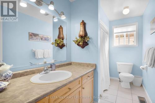 Upper 4pc Bathroom - 1571 Beaverbrook Avenue, London, ON - Indoor Photo Showing Bathroom