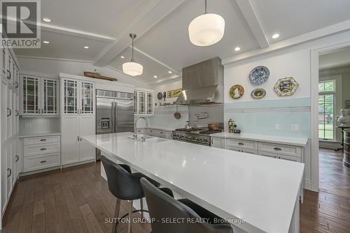 8995 Parkhouse Drive, Strathroy-Caradoc (Mount Brydges), ON - Indoor Photo Showing Kitchen