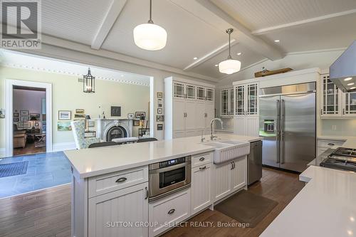 8995 Parkhouse Drive, Strathroy-Caradoc (Mount Brydges), ON - Indoor Photo Showing Kitchen