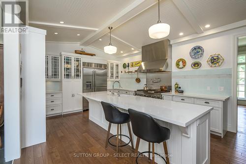 8995 Parkhouse Drive, Strathroy-Caradoc (Mount Brydges), ON - Indoor Photo Showing Kitchen