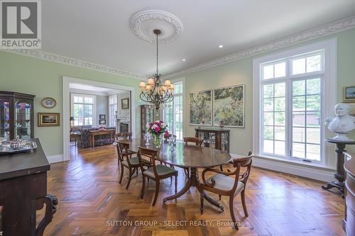 8995 Parkhouse Drive, Strathroy-Caradoc (Mount Brydges), ON - Indoor Photo Showing Dining Room