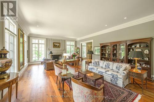 8995 Parkhouse Drive, Strathroy-Caradoc (Mount Brydges), ON - Indoor Photo Showing Living Room With Fireplace