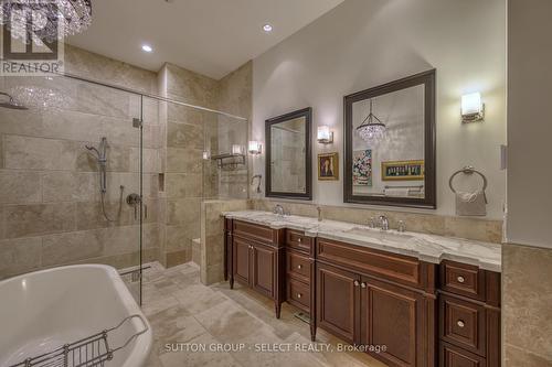 8995 Parkhouse Drive, Strathroy-Caradoc (Mount Brydges), ON - Indoor Photo Showing Bathroom