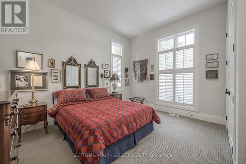 8995 Parkhouse Drive, Strathroy-Caradoc (Mount Brydges), ON - Indoor Photo Showing Bedroom